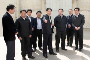 Guo Gengmao, former governor of Yungchang Group, was accompanied by Guo Yingguang, Secretary of the Municipal Party Committee and Zhu Yanzhi, Secretary of the county Party Committee.